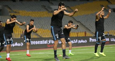 شاهد.. احماء لاعبى الزمالك و بيراميدز قبل انطلاق نهائي كاس مصر