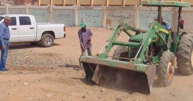 صور .. حملات نظافة بمحيط مدارس بالبحر الأحمر استعدادا لاستقبال العام الدراسى 