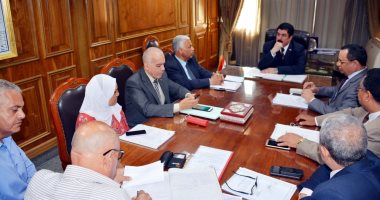 محافظ القليوبية يجتمع باللجنة العليا للقيادات للتجديد لعدد من الوظائف القيادية
