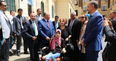 محافظ القاهرة: توزيع 250 ألف شنطة والزى المدرسى ودفع المصروفات لغير قادرين