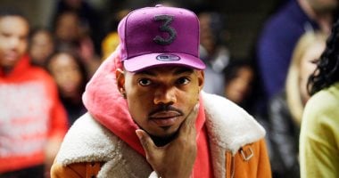 عشان يقعد جنب مراته.. Chance the Rapper يؤجل حفلاته لـ يناير المقبل