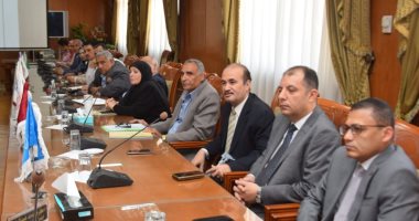 رئيس جامعة المنوفية يشهد الجلسة الأولى لمجلس خدمة المجتمع للعام الجامعى الجديد