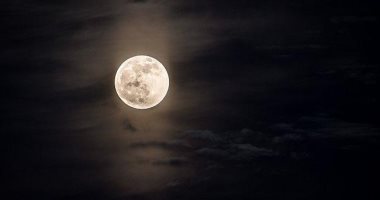 "مثلث الصيف".. ظاهرة فلكية مميزة تزين السماء بعد الغسق 