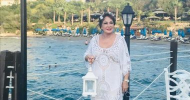 بالأبيض في أبيض .. شاهد لبلبة في أحدث "فوتو سيشن" في قبرص 