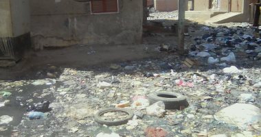 صور.. مياه الصرف الصحى تغرق حى السلخانة بالشرقية