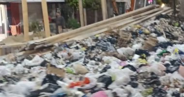 تراكم للقمامة فى شارع النادى بطنطا والأهالى يطالبون بتوفير صناديق