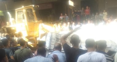 صور.. مصرع 6 أشخاص وإصابة 5 إثر سقوط ميكروباص من أعلى محور صفط اللبن