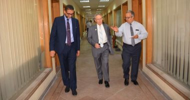رئيس جامعة أمريكية يتفقد كلية التجارة جامعة الإسكندرية