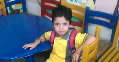 أول يوم مدرسة.. أشرف يشارك بصورة ابنه فى أول يوم دراسى بـ k2