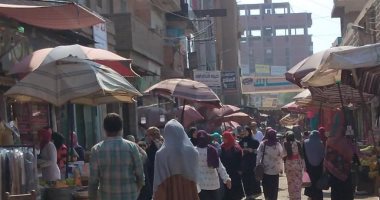 أهالى شبين القناطر يناشدون المسئولين بمكافحة إشغالات الباعة الجائلين