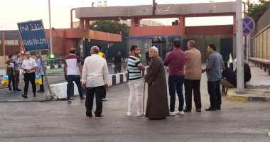 جثمان عالم الذرة المصرى أبوبكر عبدالمنعم يغادر مطار القاهرة إلى مثواه الآخير
