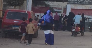 صور .. أولياء الأمور بالغربية يصطحبون أطفالهم للمدارس 