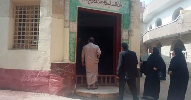 قرية عالم الذرة أبوبكر عبدالمنعم تتشح بالسواد قبل وصول الجثمان.. صور