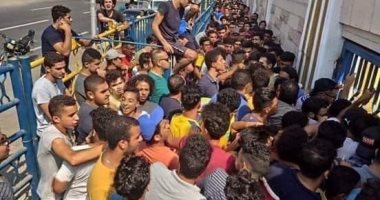 الإسماعيلاوية يتوافدون على منافذ بيع تذاكر مبارة أهلى بنى غازى بالبطولة العربية
