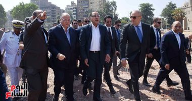 رئيس الوزراء يتابع أعمال إزالة المدابغ بسور مجرى العيون