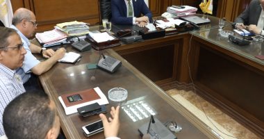 محافظ سوهاج يجتمع بمالكي البواخر العائمة لتشجيع السياحة النيلية