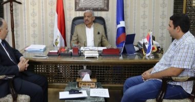 محافظ السويس يتابع عمل منظومة الشكاوى الحكومية الموحدة والاستجابة للمواطنين 