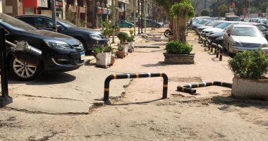 قارئ يشكو وضع حواجز حديدية لركن السيارات فى عباس العقاد