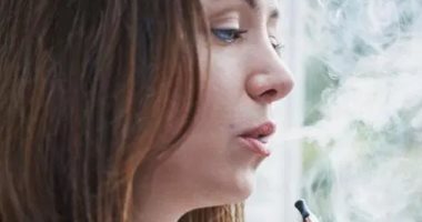 احذر.. السيجارة الإلكترونية تزيد من إنتاج المواد الكيماوية الالتهابية بالجسم