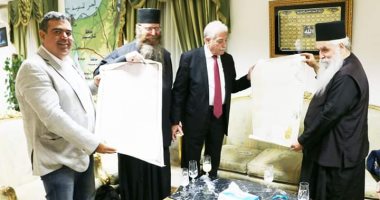 وفد من دير سانت كاترين يهدى محافظ جنوب سيناء نسخة من الوثيقة المحمدية