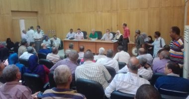 صور.. إطلاق مبادرة "مدرسة نظيفة" لخدمة الطلاب مع بدء العام الدراسى الجديد بإسنا