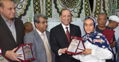 نائب محافظ أسوان يشهد حفل تكريم أوائل المتفوقين والمتميزين.. صور