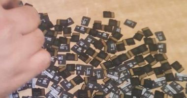 جمارك مطار برج العرب تحبط محاولتى تهريب تليسكوب وهواتف محمولة