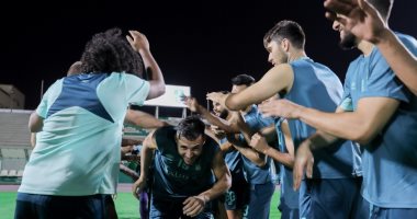 ممر شرفى فى استقبال الجزائرى يوسف البلايلى من لاعبى الأهلى السعودى.. صور