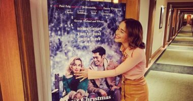 ايمليا كلارك تحتضن البوستر الرسمى لفيلمها الجديد Last Christmas من عرضه الخاص