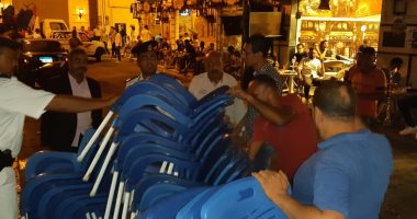 صور.. حملات مسائية بالإسكندرية لرفع كفاءة الإنارة وإزالة إشغالات الطريق