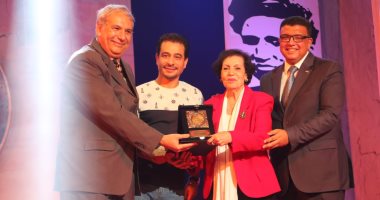 تكريم نجوم الفن وأبطال "إيلات" فى افتتاح مهرجان مسرح الهواة.. صور