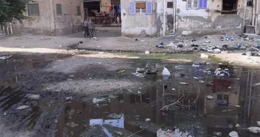 اضبط مخالفة.. قمامة وطفح مجارٍ أمام المدرسة الإعدادية فى بلبيس.. صور