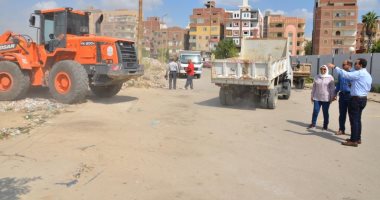 فيديو وصور.. نائب محافظ الإسماعيلية يقود حملة مكبرة لتطهير حديقة الفروسية من جبال القمامة 