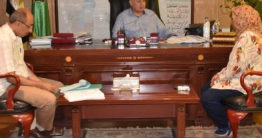 محافظ الفيوم يناقش إجراءات تنفيذ الخطة الاستثمارية لأعمال الرصف