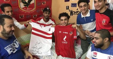 صور.. جماهير الزمالك تؤازر مشجع الأهلى "حمصة" بعد فقدان قدمه