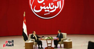 الرئيس السيسى: "مهمة المعلمين مقدسة.. وهندبر رواتبهم لما الظروف تتحسن"