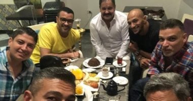 حفلة شاى تجمع نجوم "سينرجى" ياسر جلال وفتحى عبد الوهاب ومحمد رجب 