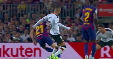 فالنسيا يهز شباك برشلونة بالهدف الأول فى الدقيقة 29.. فيديو