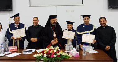 بطريرك الكاثوليك يفتتح العام الدراسي الجديد بكلية العلوم الدينية.. صور