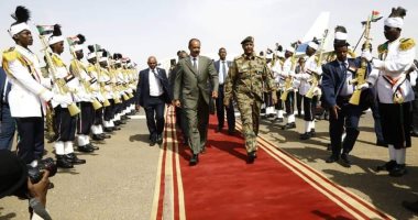 صور.. رئيس إريتريا يصل إلى السودان للقاء البرهان وحمدوك