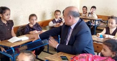 وكيل "تعليم الدقهلية" يأمر بتشكيل لجنة لإعادة توزيع صفوف الابتدائى بالسنبلاوين