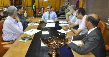 رئيس جامعة قناة السويس يناقش استعدادات الجامعة للمشاركة فى جائزة مصر للتميز الحكومى