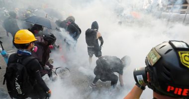 كر وفر بين الشرطة والمتظاهرين فى هونج كونج