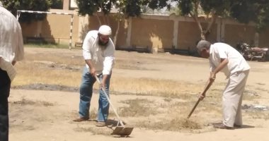 صور.. أعضاء هيئة التدريس بالأقصر يواصلون تجميل وتنظيف مدارسهم