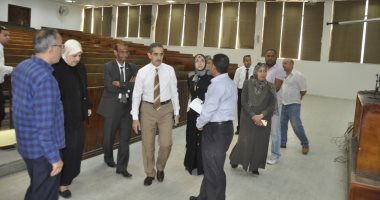صور.. رئيس جامعة قناة السويس يتفقد كلية العلوم لمتابعة آخر الاستعدادات للدراسة