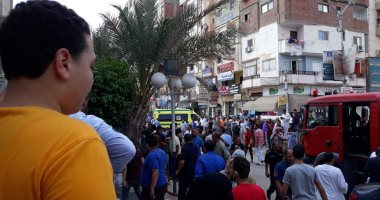 صور.. نقل 3 مرضى لمستشفى كفر الشيخ العام عقب حريق مركز أبحاث الكبد