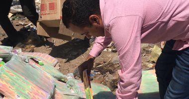 ضبط وإعدام 440 كيلو من المواد الغذائية الغير صالحة بدراو أسوان.. صور