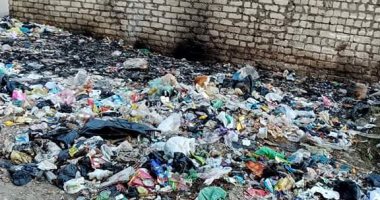 أهالى حى الزهور فى الشرقية يشكون من تراكم القمامة