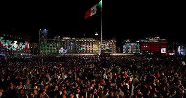 آلاف المكسيكيين يحتفلون بالذكرى الـ209 للاستقلال عن أسبانيا فى مكسيكو سيتى