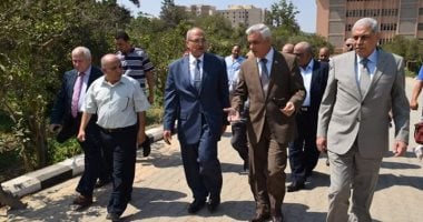 رئيس جامعة المنوفية يتفقد كليات الزراعة والتربية ويكرم الفريق الفائز بجائزة التميز